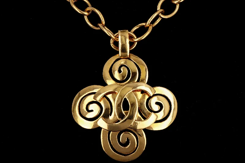 1995 Vintage Chanel Gold Plated Necklace